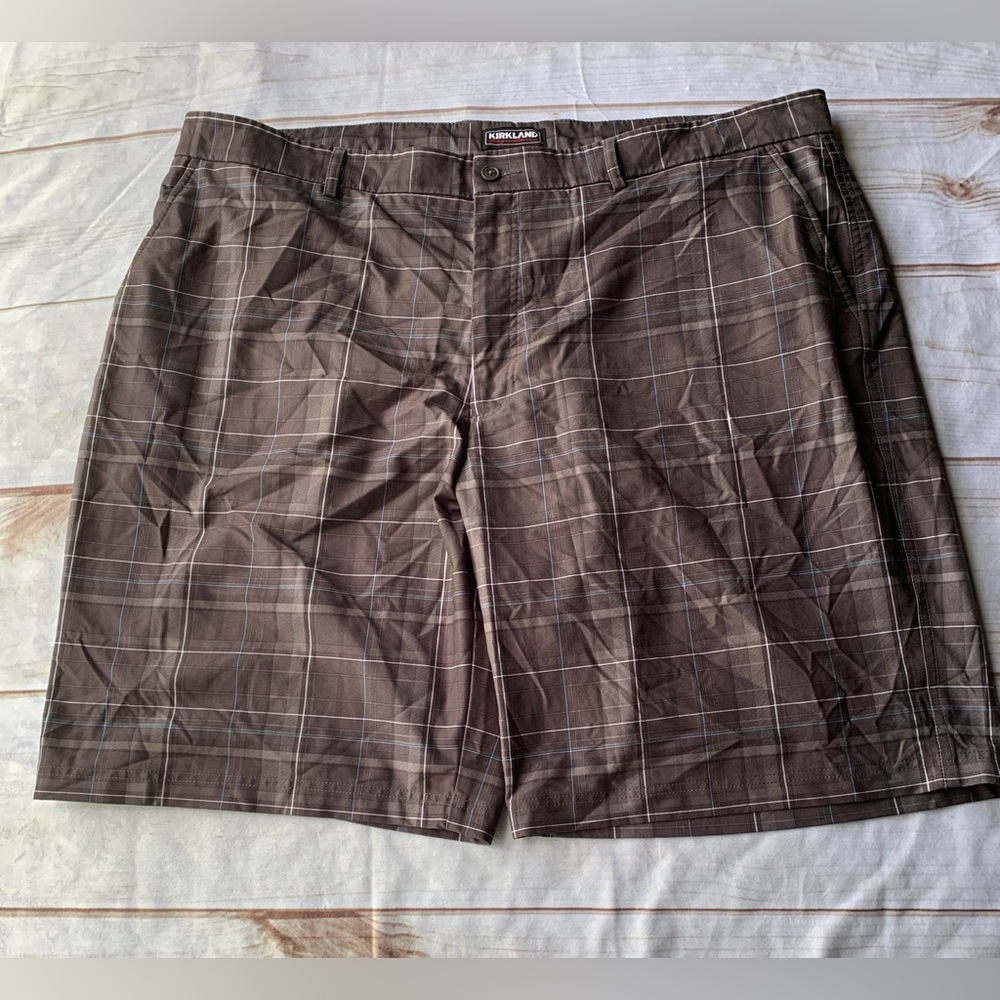 Kirkland Signature Gray Plaid Flat Front Shorts Size 44